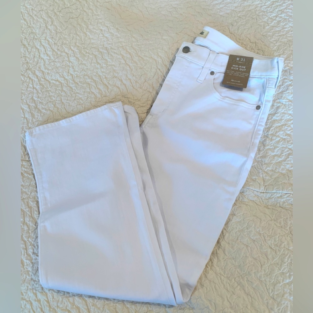 White Madewell mid-rise kick out jeans, size 31, brand new with tags.
